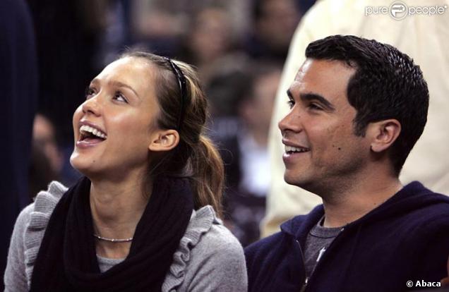 Jessica Alba et Cash Warren à un match de basket à Los Angeles