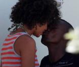 Le champion de foot ivoirien Salomon Kalou et sa superbe girlfiend Najah Wakil, lors de leurs vacances à Miami Beach, le 30 juin 2010. 