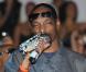 Snoop Dogg, sur la scène du VIP Room (Paris Ier), a interprété ses plus grands succès devant une foule en délire, et quelques fans plutôt démonstratives, jeudi 1er juillet.