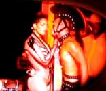 Janet Jackson danse avec un fan de façon ultra sensuelle lors de son show pour le festival Essence en juillet 2010