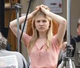 Clémence Poésy sur le tournage de Gossip Girl à Paris, le 6 juillet 2010