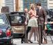 Ed Westwick et Clémence Poésy sur le tournage de Gossip Girl à Paris, le 6 juillet 2010