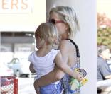 Tori Spelling et ses enfants à Los Angeles, le 7 juillet 2010