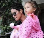 Halle Berry et son adorable petite Nahla à Los Angeles le 8 juillet 2010