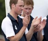 Le prince William et Harry à un match de polo
