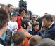 Nicolas Sarkozy rencontre les enfants au défilé du 14 juillet 2010.