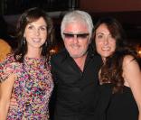 Marc Cerrone entouré par sa femme Jill et Caroline Barclay à la Byblos Summer Party, à Saint-Tropez, le 13 juillet 2010