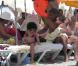 Nigel de Jong, défenseur des Pays-Bas, se console de la défaite des Oranje en finale de la Coupe du monde à l'occasion de vacances de rêve à Ibiza, avec sa femm et leurs deux enfants (photo : le 16 juillet 2010)
