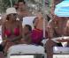 Nigel de Jong, défenseur des Pays-Bas, se console de la défaite des Oranje en finale de la Coupe du monde à l'occasion de vacances de rêve à Ibiza, avec sa femm et leurs deux enfants (photo : le 16 juillet 2010)