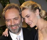 Le réalisateur britannique Sam Mendes et son ex-femme Kate Winslet, lors de la cérémonie des Oscars, à Los Angeles, en mars 2009.<br />