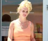 Britney Spears dans un état capillaire critique. Son coiffeur est-il en  prison avec Lindsay Lohan ? 20/07/2010