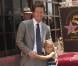 Mark Wahlberg lors de la remise de son étoile sur le Walk of Fame à Hollywood le 29 juillet 2010 : il pose avec l'aînée de ses enfants, Ella 