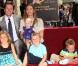 Mark Wahlberg lors de la remise de son étoile sur le Walk of Fame à Hollywood le 29 juillet 2010 : il respire de joie avec son épouse Rhea, ses enfants Ella, Michael, Brendan et Grace 