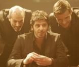 Nuit du 26 juillet 2010, à Paris : Patrick Fiori tourne, sous la direction de Patrice Laffont, le clip de  Peut-être que peut-être , premier single de son nouvel album. Et devient acteur d'une histoire d'amitié...