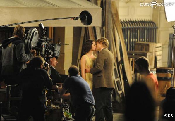 Marion Cotillard et Owen Wilson sur le tournage de  Midnight in Paris  de Woody Allen, le 27 juillet 2010