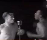 Simon Baker à moitié nu dans le clip d'Euphoria