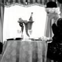 Qui est cette jolie blonde transformée en Charlie Chaplin pour son nouveau clip ?