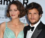Guillaume Canet (réalisateur) et Marion Cotillard (actrice) nous proposeront le 20 octobre 2010 <em>Les Petits Mouchoirs.</em>