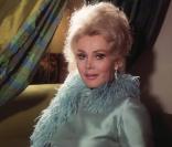 La fameuse socialite Zsa Zsa Gabor, aujourd'hui âgée de 93 ans, défraie la chronique par ses problèmes de santé...