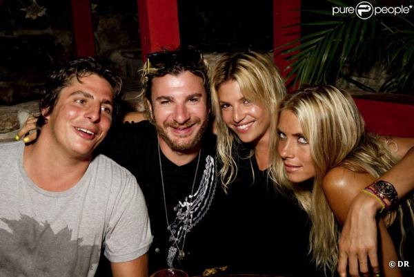 Michaël Youn et sa compagne Isabelle Funaro, dans un club à St-Barth