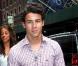 Nick Jonas, à la sortie de son hôtel à New York, lundi 16 août.