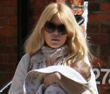 Claudia Schiffer et son adorable Cosima dans les bras ! 
