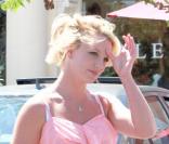 Britney Spears et son ami Jason Trawick sortent en virée shopping à Calabasas, dimanche 22 août.