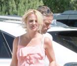 Britney Spears et son ami Jason Trawick sortent en virée shopping à Calabasas, dimanche 22 août.