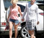 Britney Spears et son ami Jason Trawick sortent en virée shopping à Calabasas, dimanche 22 août.
