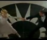Sean Connery danse le tango avec Kim Basinger dans Jamais plus jamais (1983)