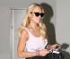 Body blanc, jupette bohème, sandales Derek Lam, et un sac mythique au coude, le fameux Birkin d'Hermès, Lindsay Lohan semble repartie sur la bonne voie... fashion !