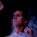 Hugh Laurie : Quand Dr House était jeune, il courait après les filles ! La preuve en images !