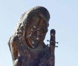 La statue de Johnny Hallyday à Verneuil-sur-Avre