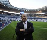 Fernand Duchaussoy/Raymond Domenech : chacun s'estime dans son bon droit. Le licenciement de l'ancien sélectionneur des Bleus tournera-t-il au feuilleton ?