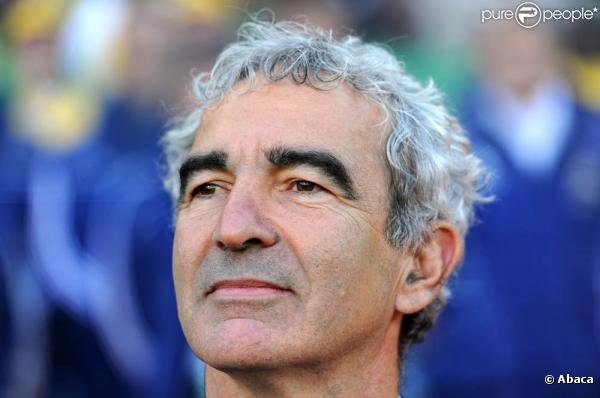 Fernand Duchaussoy/Raymond Domenech : chacun s'estime dans son bon droit. Le licenciement de l'ancien sélectionneur des Bleus tournera-t-il au feuilleton ?