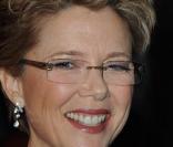 Annette Bening reçoit un prix d'honneur lors du festival de Deauville, vendredi 10 septembre.
