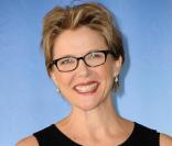 Annette Bening reçoit un prix d'honneur pour sa carrière, lors du Festival de Deauville, vendredi 10 septembre.