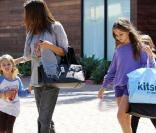 Brooke Burke et ses filles Neriah, Sierra et Heaven font du shopping à Malibu le 11 septembre 2010  