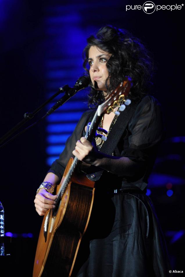 Katie Melua, souffrant d'épuisement, est contrainte au repos absolu pour plusieurs mois. Ses activités sont suspendues jusqu'à la fin de l'année 2010.