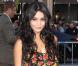 Vanessa Hudgens : Elle offre son jeu de jambes à tous, devant Billy Bob Thornton et Sam Neill !