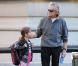 Michael Douglas emmène sa fille Carys Zeta, 7 ans, à son école, à New York, le 21 septembre 2010.
