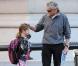 Michael Douglas emmène sa fille Carys Zeta, 7 ans, à son école, à New York, le 21 septembre 2010.