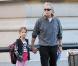 Michael Douglas emmène sa fille Carys Zeta, 7 ans, à son école, à New York, le 21 septembre 2010.