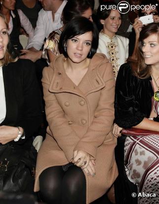 Lily Allen lors du défilé Issa à Londres, le 21 septembre 2010