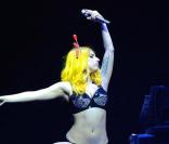 Lady GaGa se produit sur la scène de Raleigh, en Caroline du Nord, dimanche 19 septembre, dans le cadre de son  Monster Ball Tour 2010 .