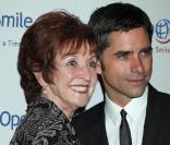 John Stamos et sa mère au 9ème Smile Gala, le 24 septembre 2010