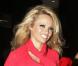 Pamela Anderson quitte son luxueux hôtel, à Athènes (Grèce), vendredi 24 septembre.