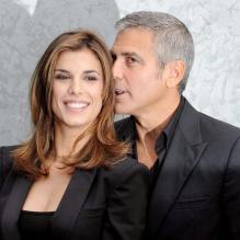 Elisabetta Canalis et George Clooney au défilé Giorgio Armani à Milan le 27 septembre 2010