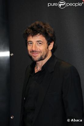 Patrick Bruel planche actuellement sur un livre d'entretiens avec la collaboration du journaliste Claude Askolovitch, qui officie au  Journal du dimanche  ( JDD ).