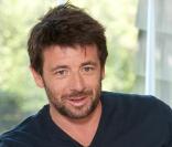 Patrick Bruel planche actuellement sur un livre d'entretiens avec la collaboration du journaliste Claude Askolovitch, qui officie au  Journal du dimanche  ( JDD ).